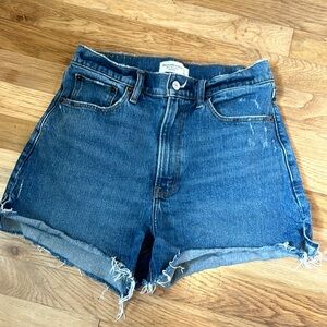 Abercrombie & Fitch 4” Mom short high rise